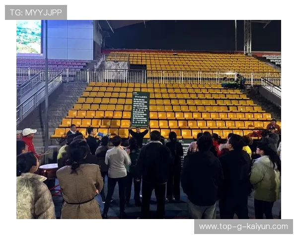 冠军球队退役仪式安排温馨有序吸引球迷自发助阵，球员宣布退役