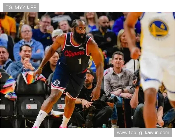 快船战绩持续低迷，哈登和保罗无法扭转局势，哈登对快船神进球